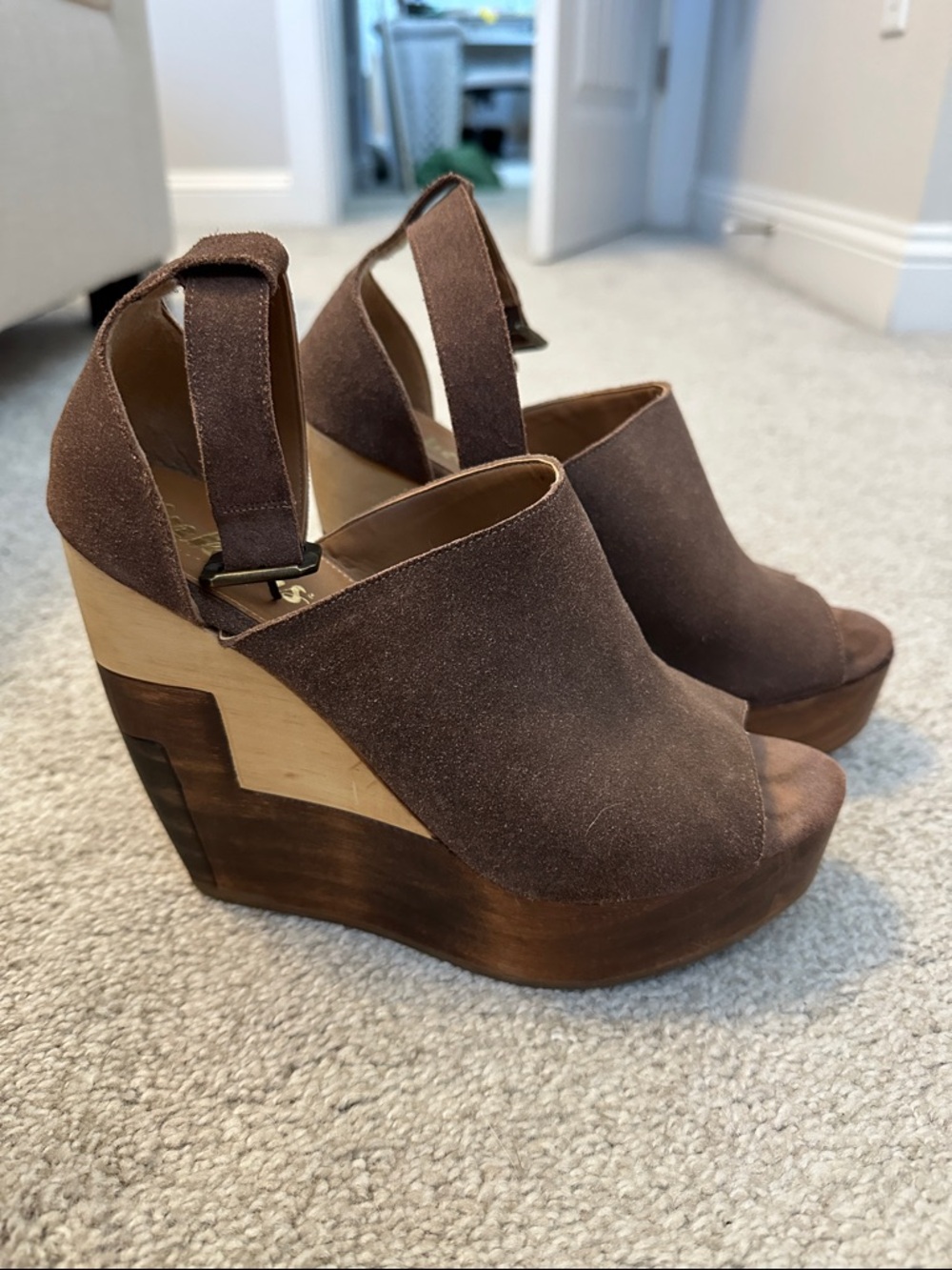 Inkkas Handcrafted Chilean Wood Wedge Heel - Taupe - Size 7